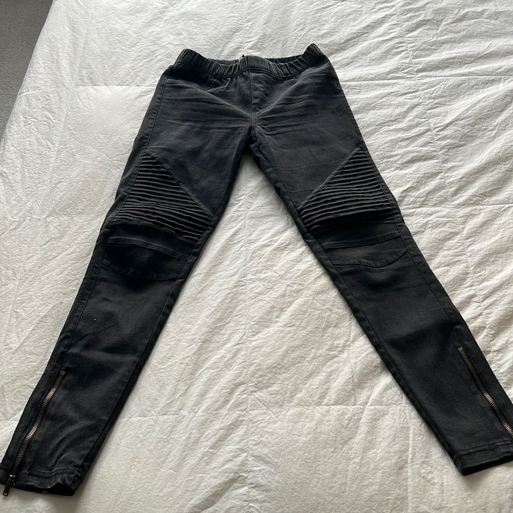 Black leggings